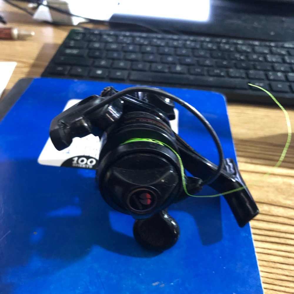 Shimano Magnum SBK ULS 3 Ball Bearings Black Reel with Green Line - Picture 11 of 11
